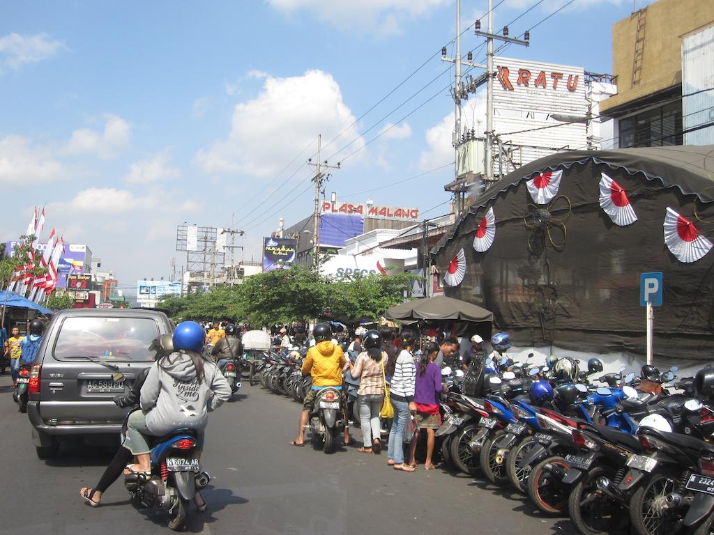 Hotel Tosari Malang Extérieur photo